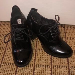 Black Steve Madden heeled patent leather booties